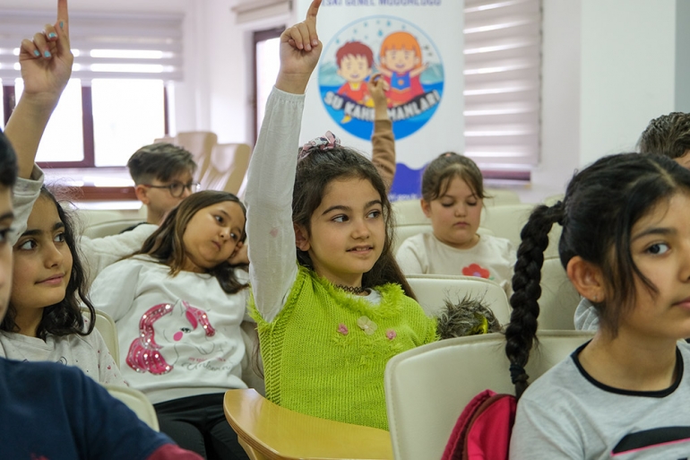 ÇOCUKLAR SU KAHRAMANI OLMAYA DEVAM EDİYORLAR