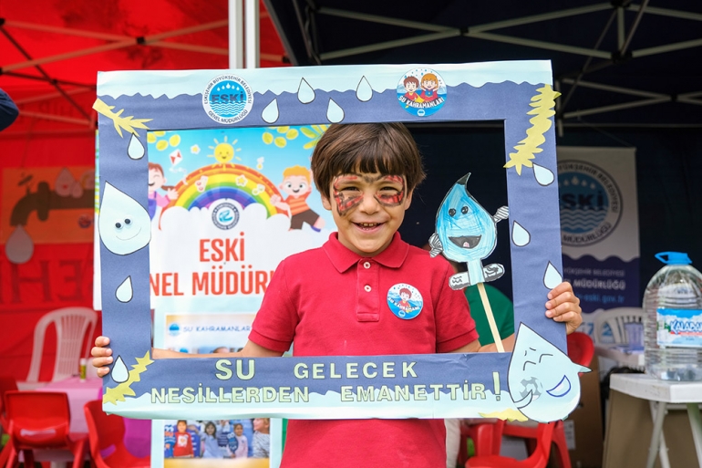 ESKİ 8. ÇOCUK ŞENLİĞİNE SU KAHRAMANLARI İLE KATILDI