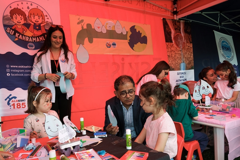 ESKİ 8. ÇOCUK ŞENLİĞİNE SU KAHRAMANLARI İLE KATILDI