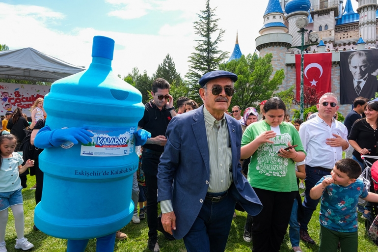 ESKİ 8. ÇOCUK ŞENLİĞİNE SU KAHRAMANLARI İLE KATILDI