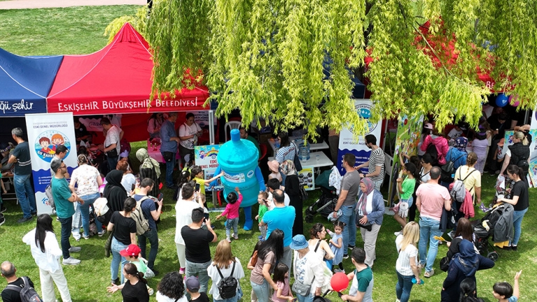 ESKİ 8. ÇOCUK ŞENLİĞİNE SU KAHRAMANLARI İLE KATILDI