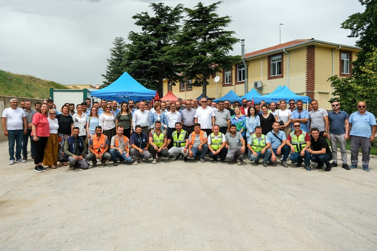 BAŞKANIMIZ AYŞE ÜNLÜCE ESKİ GENEL MÜDÜRLÜĞÜ PERSONELİ İLE BAYRAMLAŞTI