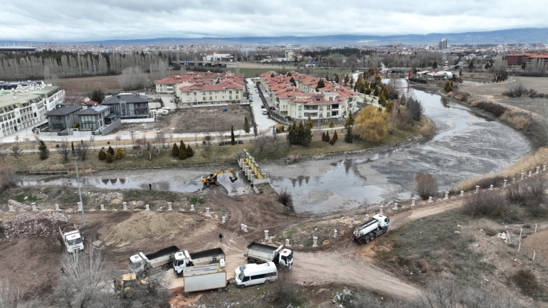 PORSUK ÇAYINDA DİP TEMİZLİĞİ ÇALIŞMALARI BAŞLADI