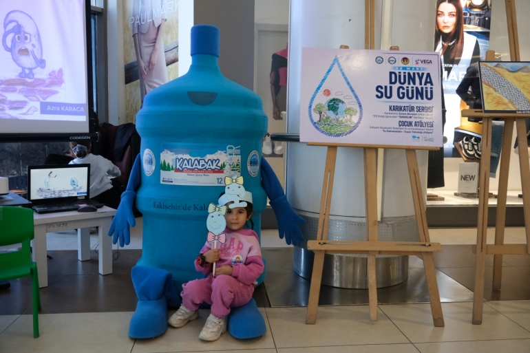 ÇOCUKLAR KARİKATÜRLERLE SUSUZLUĞU ANLATTI