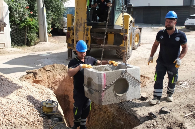BİRLİK CADDESİ'NE YENİ YAĞMUR SUYU HATTI 